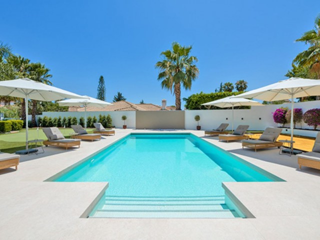 6 Schlafzimmer Villa in Nueva Andalucía