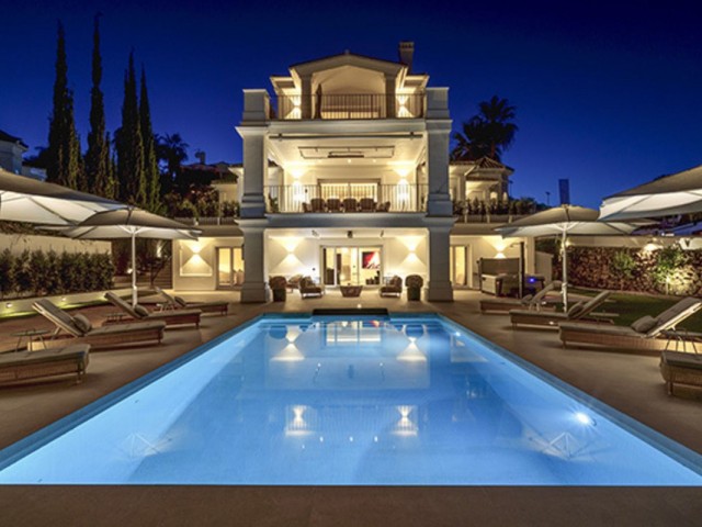 6 Schlafzimmer Villa in Nueva Andalucía