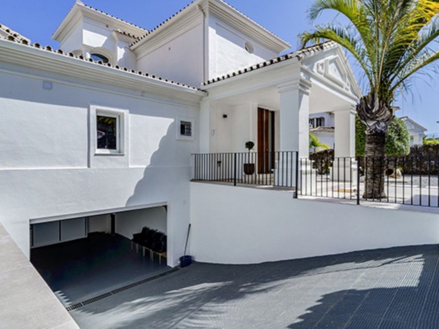 6 Schlafzimmer Villa in Nueva Andalucía