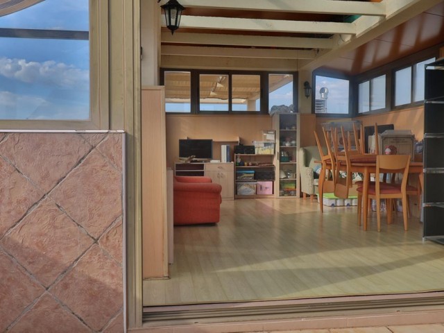 Apartamento con 3 Dormitorios  en Málaga
