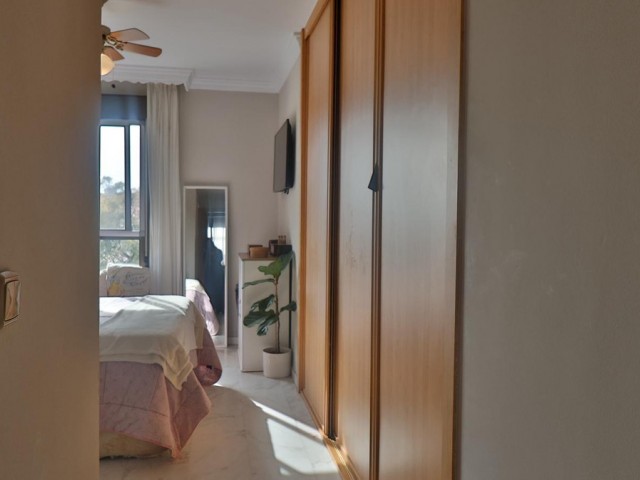 Apartamento con 3 Dormitorios  en Málaga