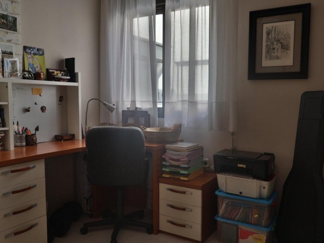 Apartamento con 3 Dormitorios  en Málaga