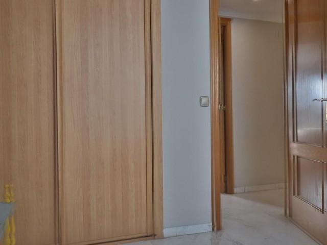 Apartamento con 3 Dormitorios  en Málaga