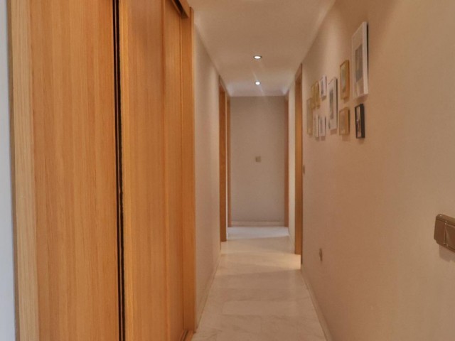 Apartamento con 3 Dormitorios  en Málaga