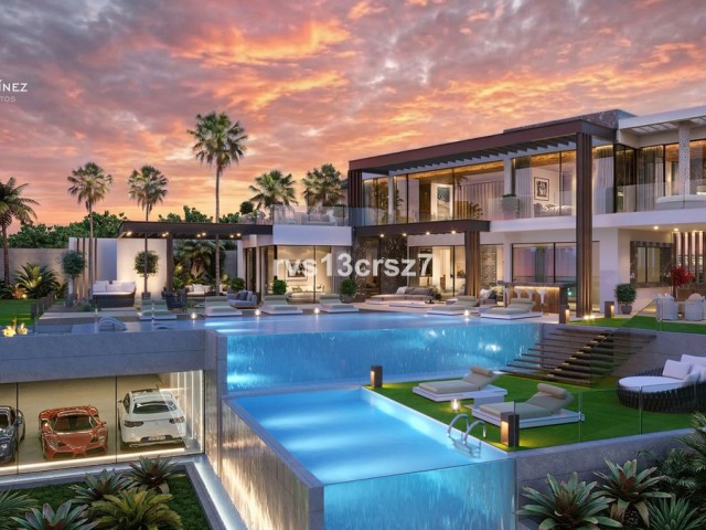 7 Bedrooms Villa in Elviria