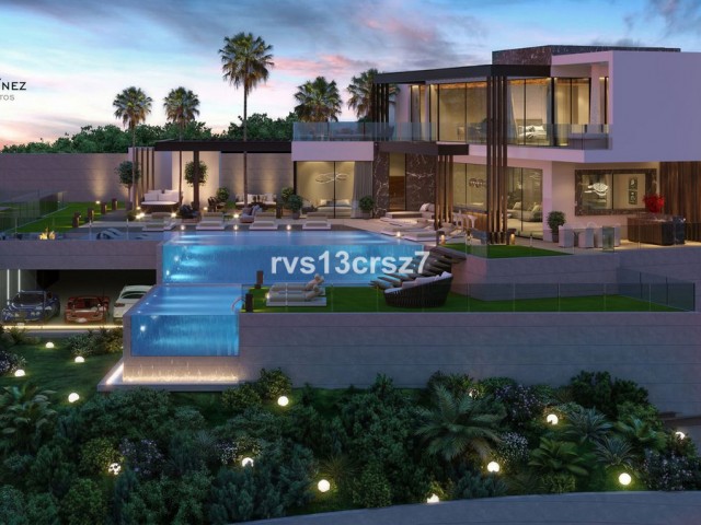 7 Bedrooms Villa in Elviria