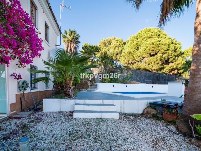 7 Soveroms Villa i Estepona