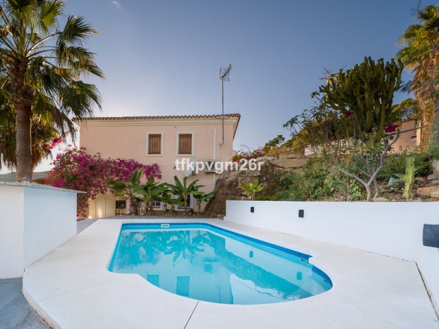 7 Soveroms Villa i Estepona