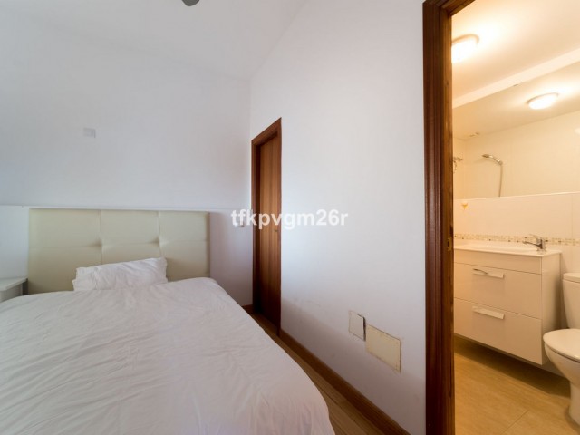 7 Soveroms Villa i Estepona