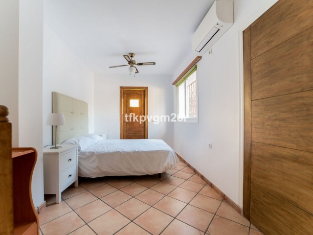 7 Soveroms Villa i Estepona