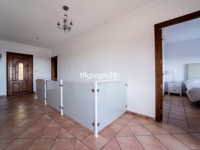 7 Soveroms Villa i Estepona