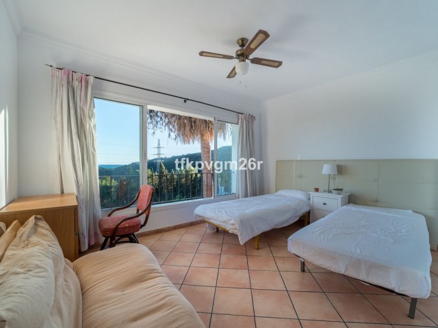 7 Soveroms Villa i Estepona