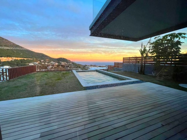 5 Makuuhuoneen Huvila Mijas