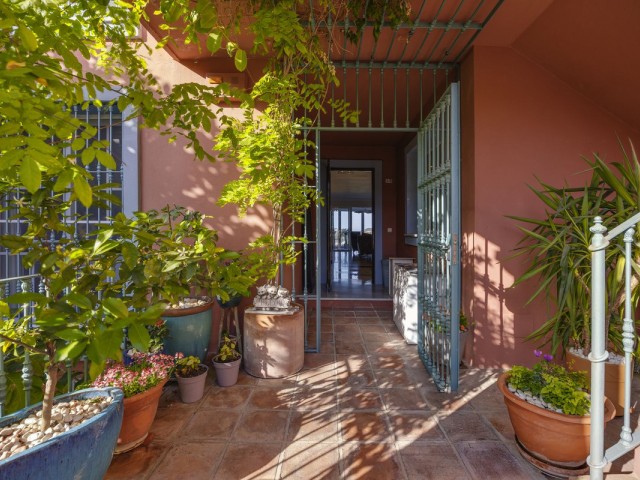 Apartment, Monte Halcones, R5351665