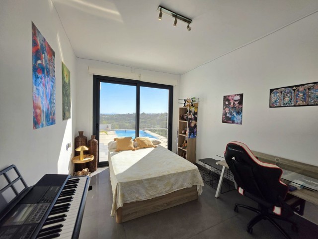 4 Schlafzimmer Villa in Estepona