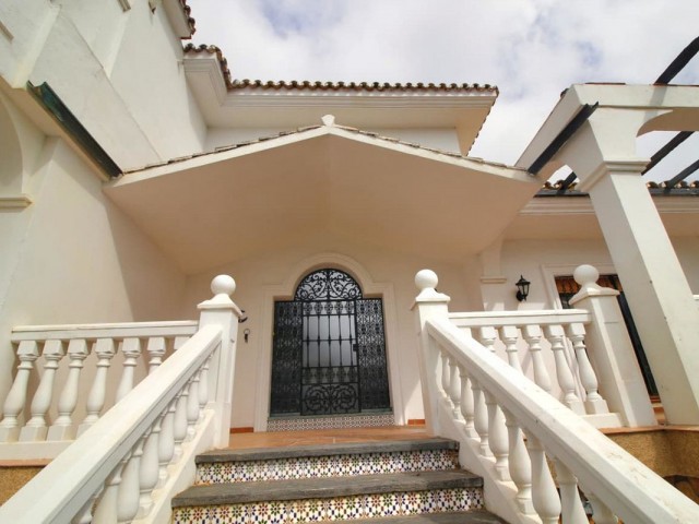 6 Bedrooms Villa in Benalmadena