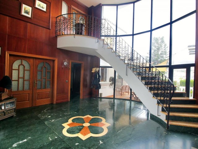 6 Bedrooms Villa in Benalmadena