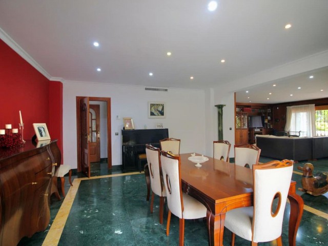 6 Bedrooms Villa in Benalmadena
