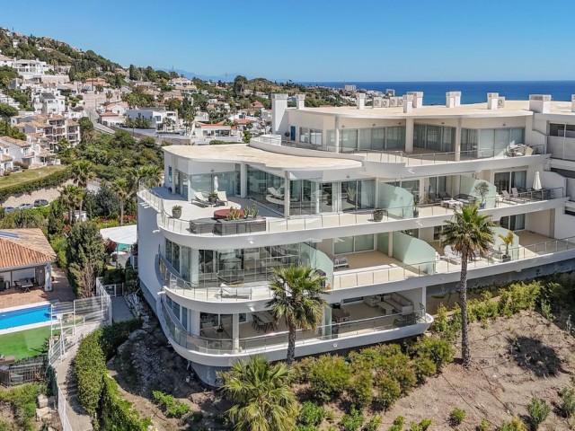 2 Bedrooms Apartment in Benalmadena