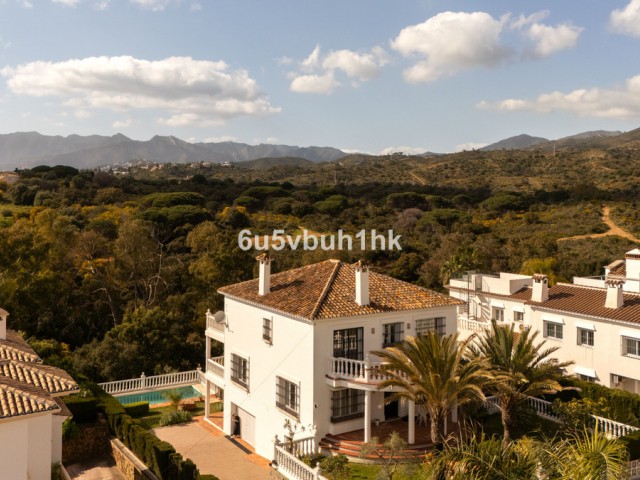 4 Bedrooms Villa in Marbella