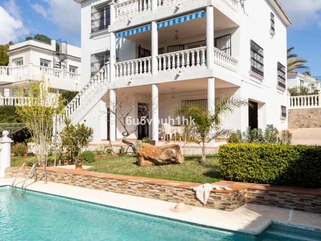 4 Bedrooms Villa in Marbella