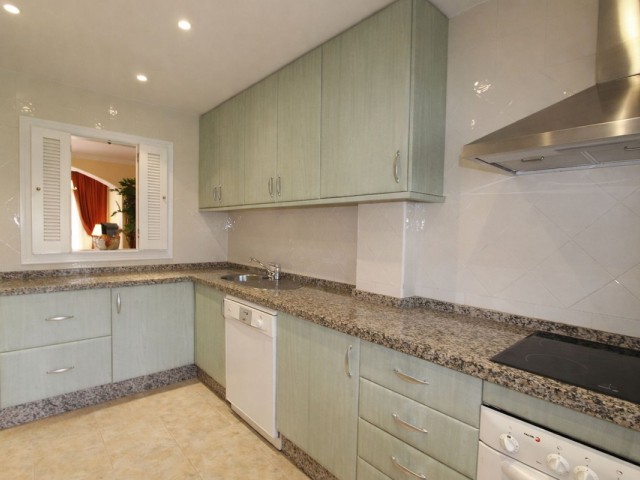 2 Bedrooms Apartment in Elviria