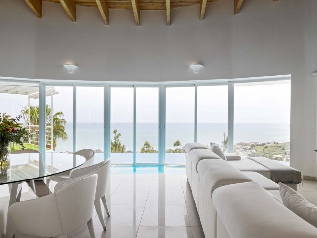 4 Bedrooms Villa in Benalmadena Costa