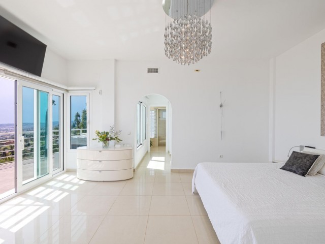 4 Bedrooms Villa in Benalmadena Costa