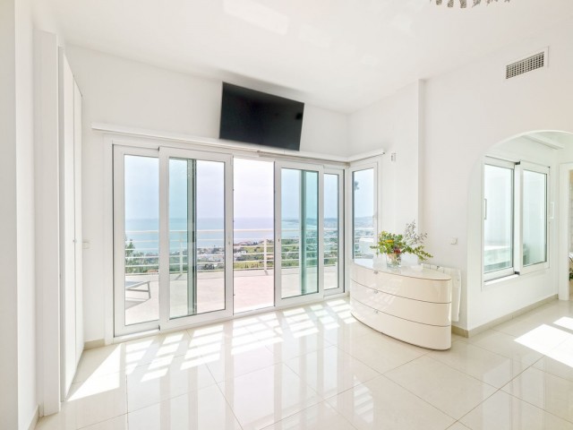 4 Bedrooms Villa in Benalmadena Costa