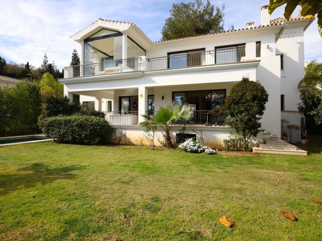 6 Bedrooms Villa in Nueva Andalucía