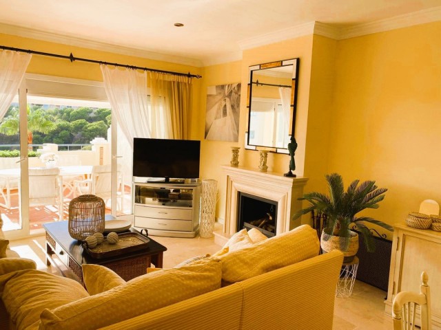 2 Bedrooms Apartment in Elviria