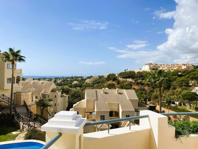 2 Bedrooms Apartment in Elviria
