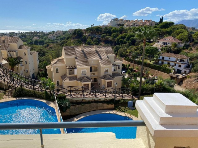 2 Bedrooms Apartment in Elviria