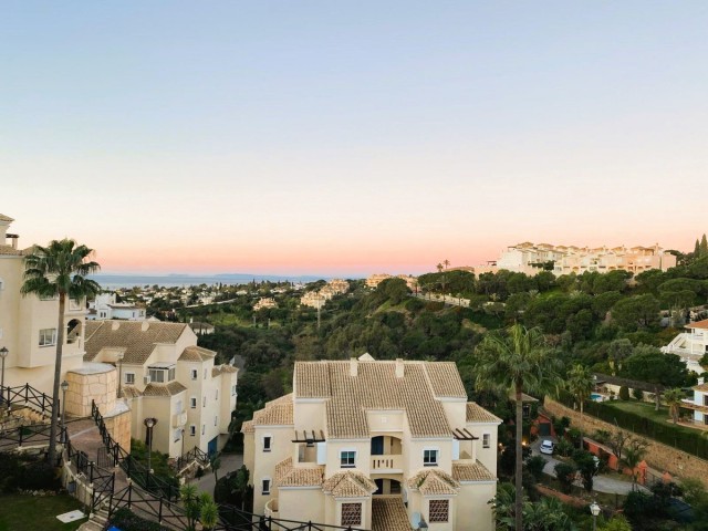 2 Bedrooms Apartment in Elviria
