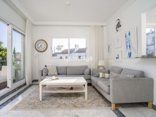 Apartment, Nueva Andalucia, R5212882