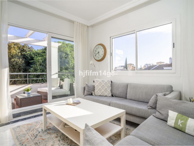 2 Bedrooms Apartment in Nueva Andalucía