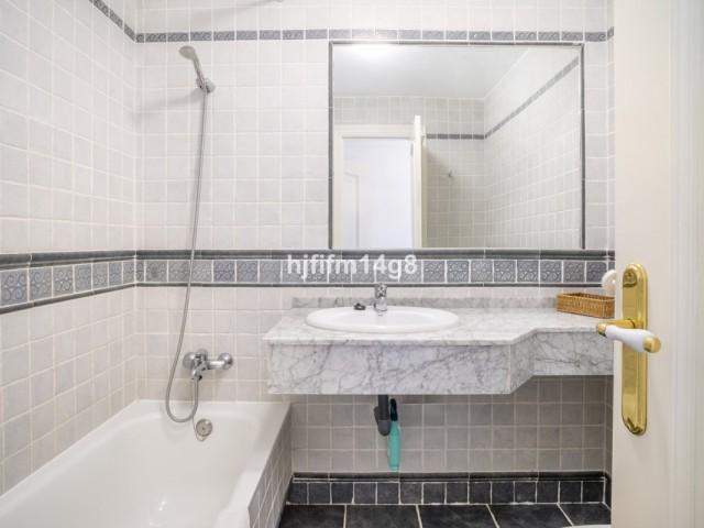 2 Bedrooms Apartment in Nueva Andalucía