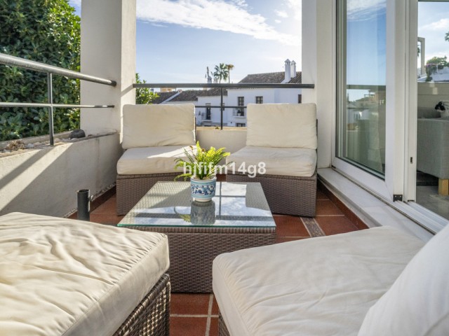 2 Bedrooms Apartment in Nueva Andalucía
