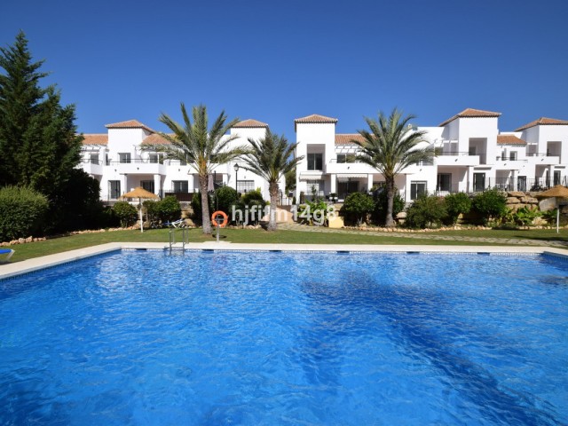 2 Bedrooms Apartment in Nueva Andalucía