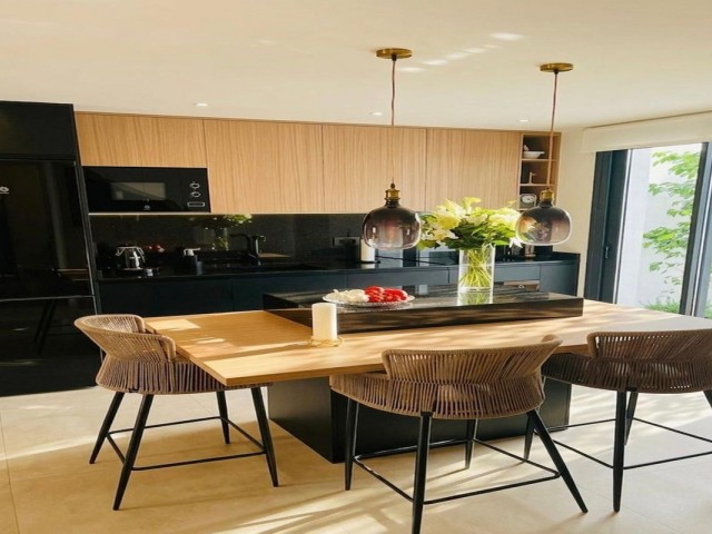 4 Bedrooms Townhouse in Estepona