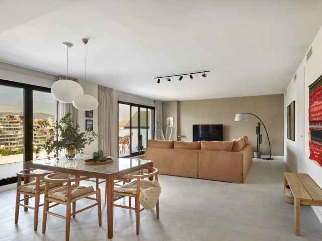 Appartement avec 3 Chambres  à Estepona