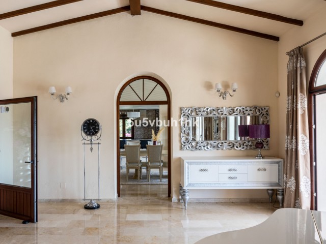6 Bedrooms Villa in Arroyo de la Miel