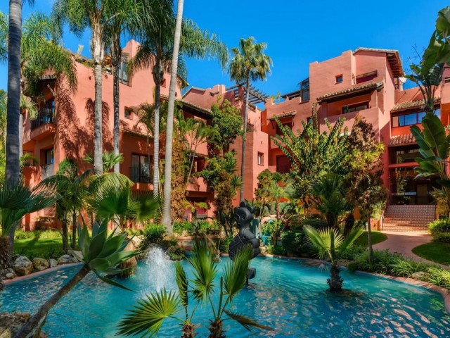 2 Bedrooms Apartment in Elviria