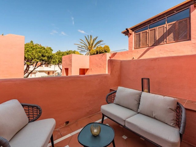 2 Bedrooms Apartment in Elviria