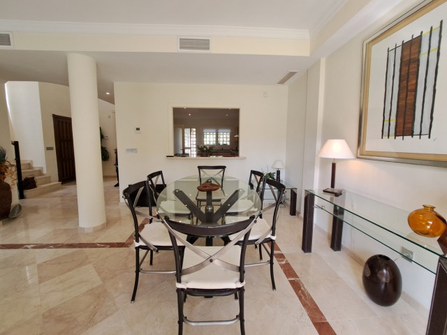 Maison mitoyenne avec 3 Chambres  à San Roque Club