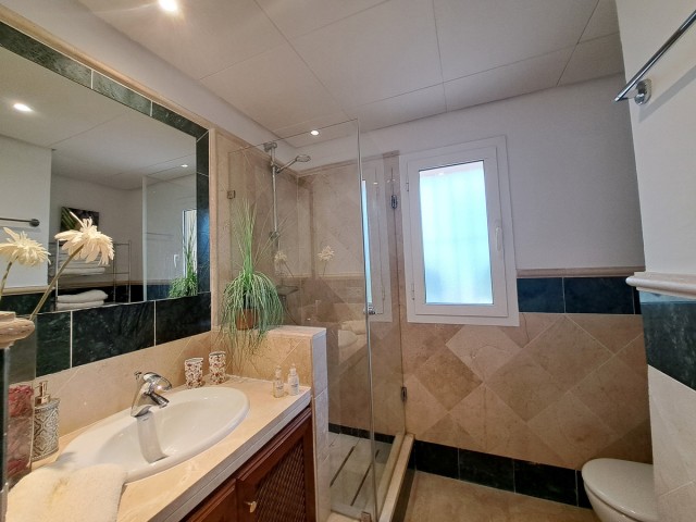 Maison mitoyenne avec 3 Chambres  à San Roque Club