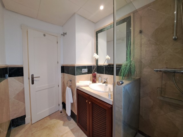 Maison mitoyenne avec 3 Chambres  à San Roque Club