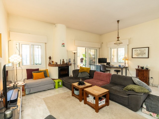 Villa avec 4 Chambres  à Marbesa
