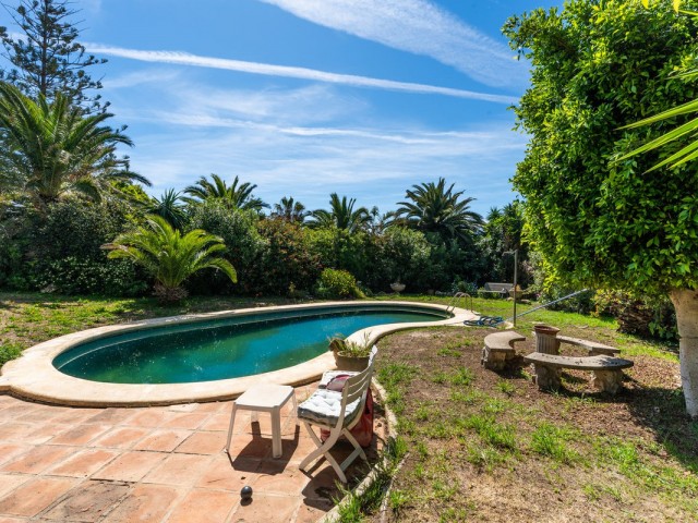 Villa avec 4 Chambres  à Marbesa