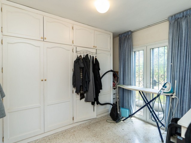 Villa avec 4 Chambres  à Marbesa